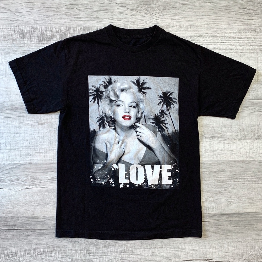 Graphic T Shirt Marilyn Monroe Love